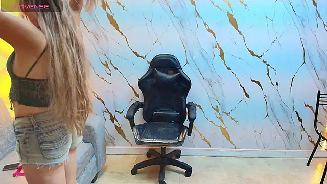 Snapshot of Summer_tf chatting on April 2026 02:02:02 PM Summer tf online show from April 2026 02:02:02 PM