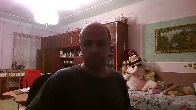 Luceriusbigass online show from November 2025 06:30:01 PM