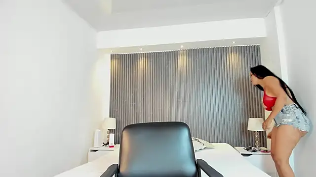 Snapshot of gaialewis chatting on April 2026 12:43:01 PM gaialewis online show from April 2026 12:43:01 PM