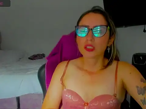 BellaTxM  online show from April 2026 10:14:02 PM