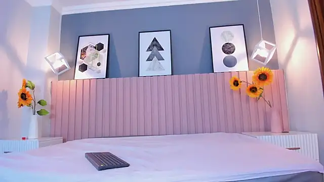 mia fox 1 online show from April 2026 12:21:01 PM