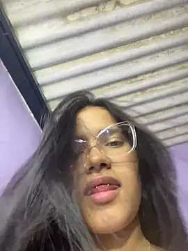 naia smellie online show from April 2026 05:13:01 AM