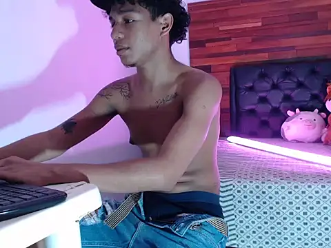 Snapshot of aarom_ chatting on April 2026 09:30:01 PM aarom online show from April 2026 09:30:01 PM