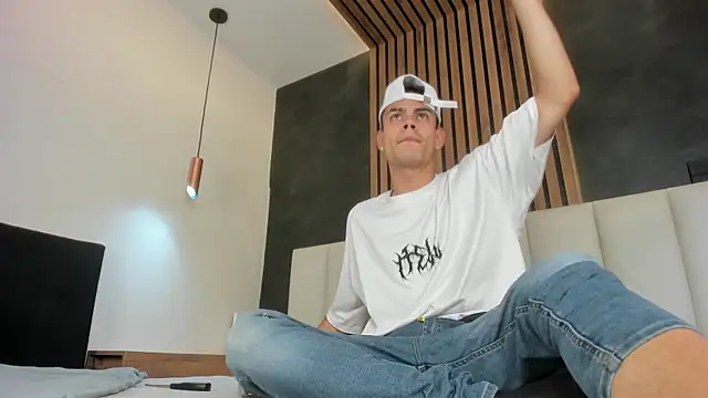 Snapshot of RomeoBoselli__ chatting on April 2026 11:48:01 AM RomeoBoselli online show from April 2026 11:48:01 AM