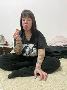 cherryxxox online show from May 2026 02:17:01 AM