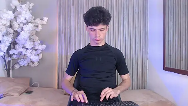 Snapshot of Logan_Steel chatting on April 2026 04:41:01 AM Logan Steel online show from April 2026 04:41:01 AM