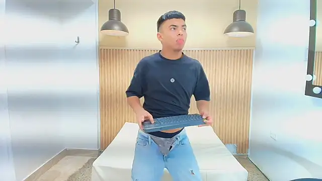 Snapshot of THIAM_KELLER1 chatting on April 2026 07:29:01 PM THIAM KELLER1 online show from April 2026 07:29:01 PM