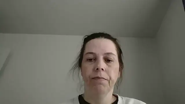 lily1982 online show from May 2026 10:48:01 PM