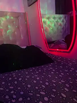 Snapshot of pauline_and_bruno chatting on April 2026 05:02:02 AM pauline and bruno online show from April 2026 05:02:02 AM