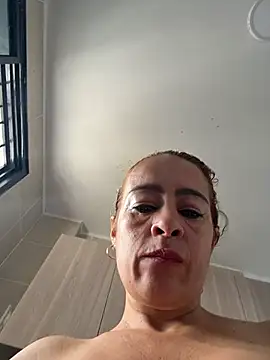 Natigoonzalez online show from May 2026 01:48:02 PM