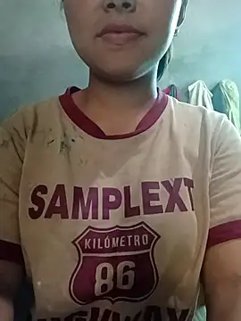 Snapshot of ross001 chatting on April 2026 06:19:01 AM ross001 online show from April 2026 06:19:01 AM