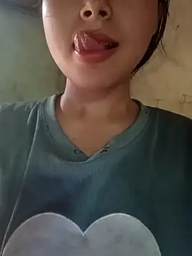 Snapshot of ross001 chatting on April 2026 08:42:02 AM ross001 online show from April 2026 08:42:02 AM