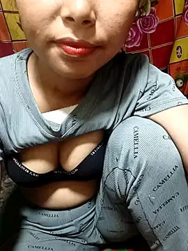 Snapshot of ross001 chatting on April 2026 09:32:01 PM ross001 online show from April 2026 09:32:01 PM