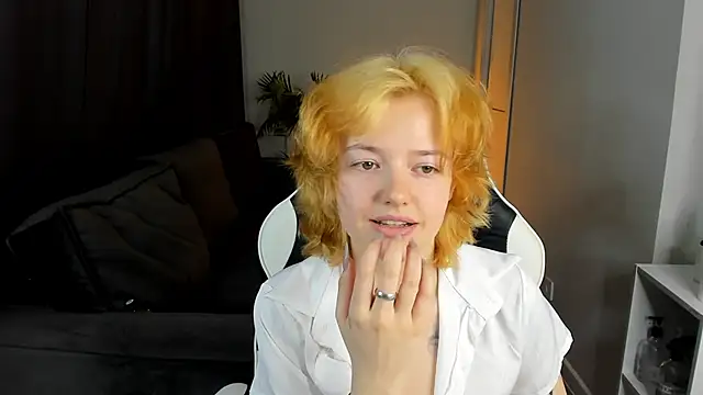 Snapshot of Star_Bee chatting on April 2026 08:43:01 AM Star Bee online show from April 2026 08:43:01 AM