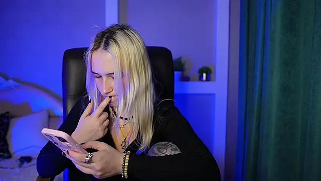 LilElfies online show from April 2026 07:58:01 PM