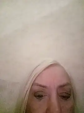 Julia20X online show from April 2026 07:40:02 PM