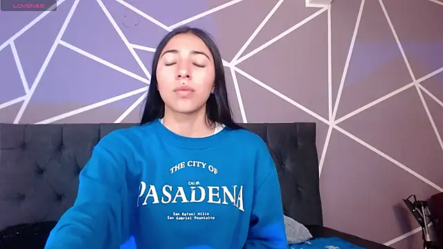 Snapshot of Violett1126 chatting on April 2026 04:40:01 AM Violett1126 online show from April 2026 04:40:01 AM