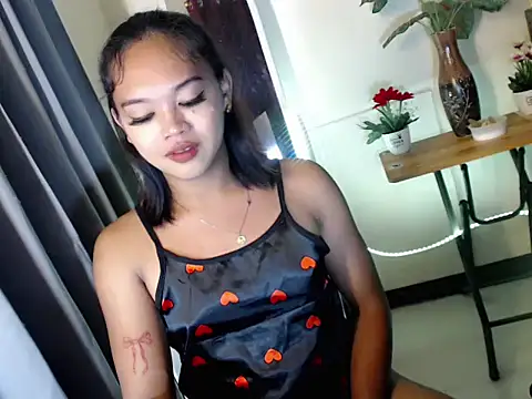 naomi scarlet online show from April 2026 04:24:01 PM