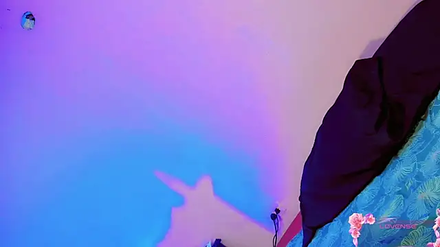 Snapshot of Tania_Baker chatting on April 2026 01:38:02 PM Tania Baker online show from April 2026 01:38:02 PM