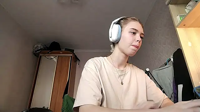 Snapshot of HebrewRiding chatting on April 2026 08:09:02 AM HebrewRiding online show from April 2026 08:09:02 AM