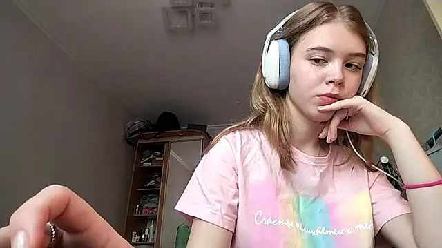 Snapshot of HebrewRiding chatting on April 2026 08:04:02 AM HebrewRiding online show from April 2026 08:04:02 AM