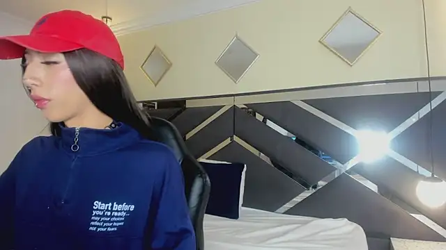 Kittie Vixen online show from April 2026 07:18:02 PM