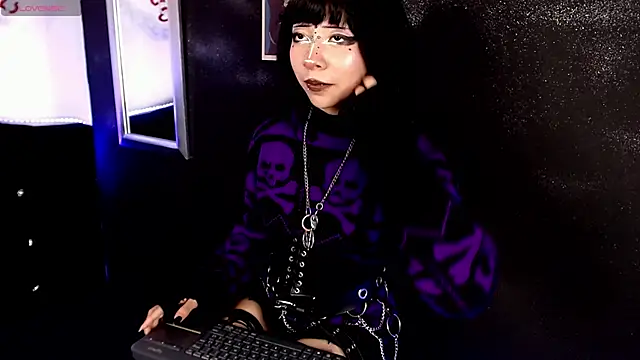 Snapshot of KiomyVamp chatting on April 2026 04:15:02 PM KiomyVamp online show from April 2026 04:15:02 PM