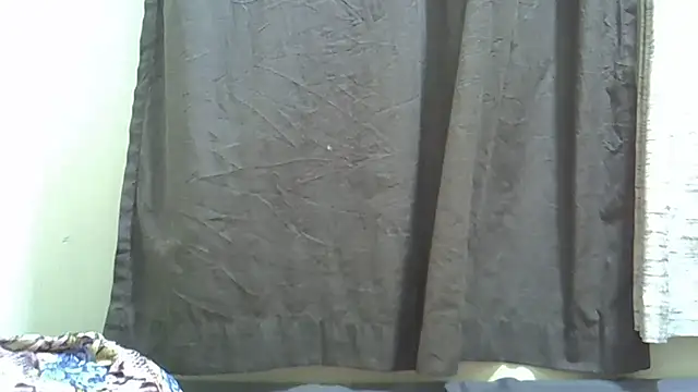 Snapshot of Tirries_Baddie chatting on April 2026 12:27:01 AM Tirries Baddie online show from April 2026 12:27:01 AM