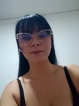 Snapshot of roos1237 chatting on April 2026 04:52:01 AM roos1237 online show from April 2026 04:52:01 AM