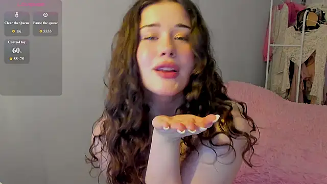 Snapshot of ChloeBlisss chatting on June 2026 05:43:01 AM ChloeBlisss online show from June 2026 05:43:01 AM