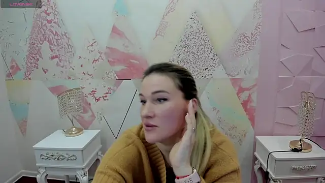 Snapshot of Helly_nanci chatting on April 2026 11:15:01 AM Helly nanci online show from April 2026 11:15:01 AM