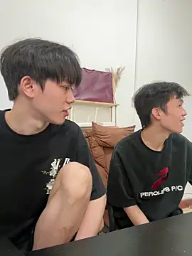 Snapshot of titi-999 chatting on April 2026 04:08:02 AM titi-999 online show from April 2026 04:08:02 AM