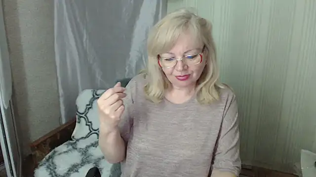 Snapshot of LavandaMay chatting on April 2026 07:08:02 PM LavandaMay online show from April 2026 07:08:02 PM