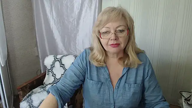 Snapshot of LavandaMay chatting on April 2026 10:52:01 AM LavandaMay online show from April 2026 10:52:01 AM