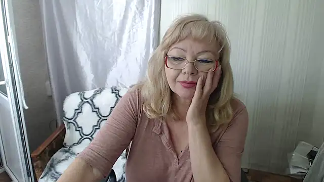 Snapshot of LavandaMay chatting on April 2026 08:09:02 AM LavandaMay online show from April 2026 08:09:02 AM