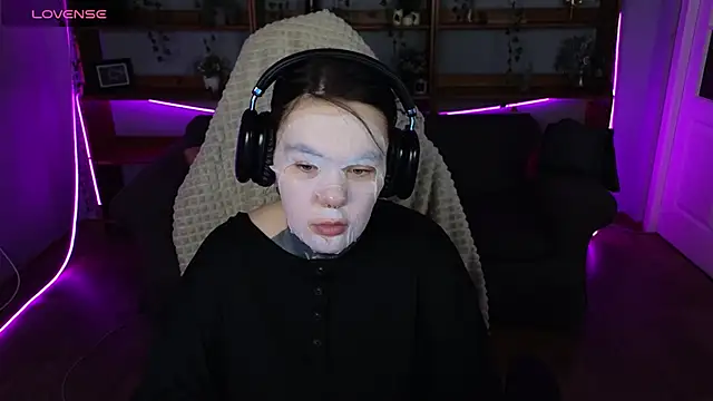 Snapshot of QwertyAnnie_Lbo chatting on April 2026 02:51:01 AM QwertyAnnie Lbo online show from April 2026 02:51:01 AM