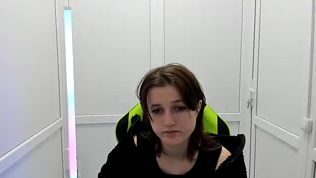 Snapshot of GoldenKiss chatting on April 2026 06:30:01 AM GoldenKiss online show from April 2026 06:30:01 AM