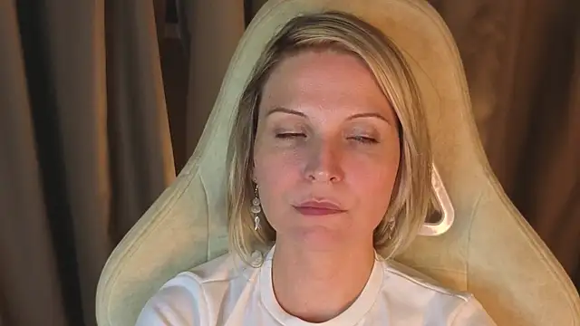 Snapshot of angelina_wings chatting on April 2026 10:21:02 PM angelina wings online show from April 2026 10:21:02 PM