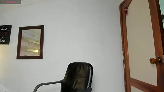 Snapshot of SarahQ65 chatting on April 2026 01:39:01 PM SarahQ65 online show from April 2026 01:39:01 PM