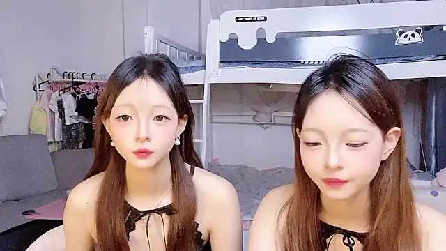 Snapshot of xiaoqiao-daqiao chatting on April 2026 12:33:01 PM xiaoqiao-daqiao online show from April 2026 12:33:01 PM