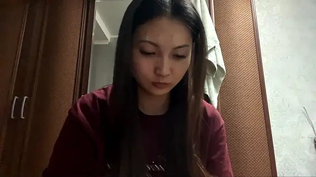 MiaPoison online show from May 2026 06:24:01 PM