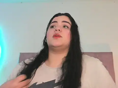 Snapshot of laurenlaine chatting on April 2026 04:11:02 PM laurenlaine online show from April 2026 04:11:02 PM