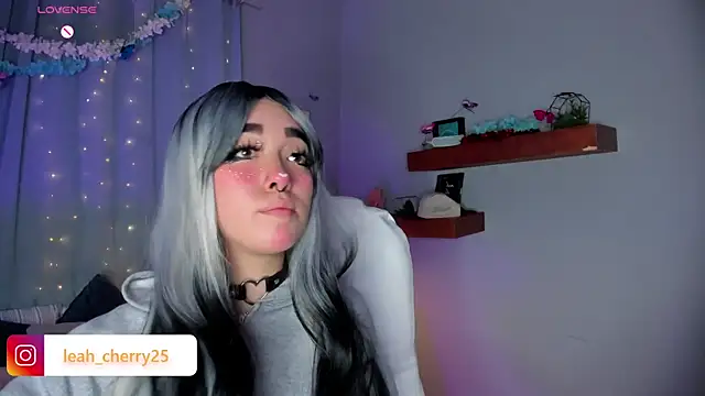 Snapshot of Leah_cherry chatting on June 2026 05:50:02 AM Leah cherry online show from June 2026 05:50:02 AM