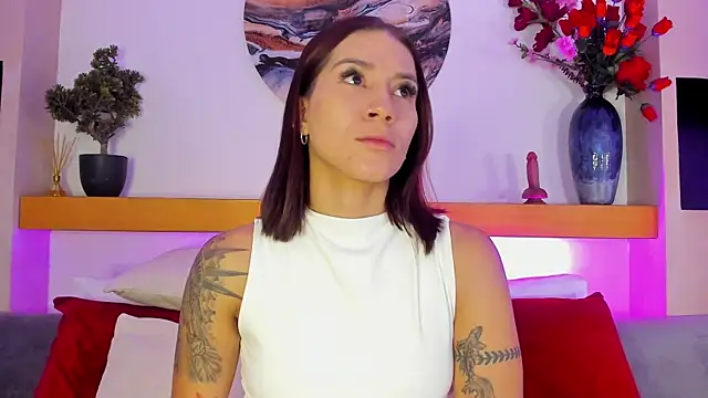 Snapshot of YamelBloom chatting on April 2026 10:21:01 AM YamelBloom online show from April 2026 10:21:01 AM