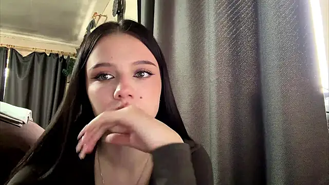 Snapshot of TessGolias chatting on April 2026 09:54:01 AM TessGolias online show from April 2026 09:54:01 AM