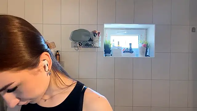 Snapshot of Showcntry chatting on April 2026 05:52:01 AM Showcntry online show from April 2026 05:52:01 AM