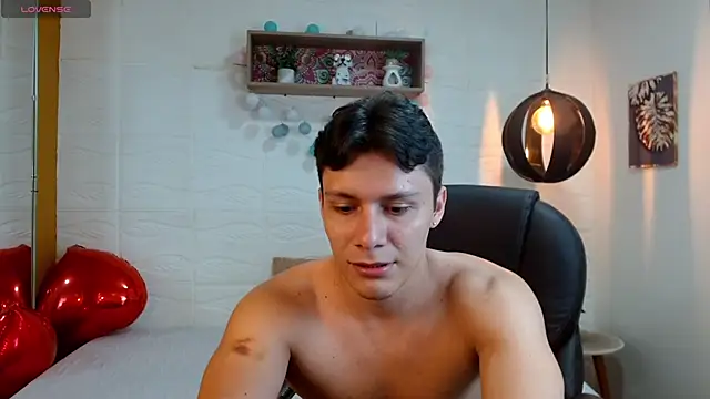 Snapshot of Zayn_clausen chatting on April 2026 06:25:02 PM Zayn clausen online show from April 2026 06:25:02 PM