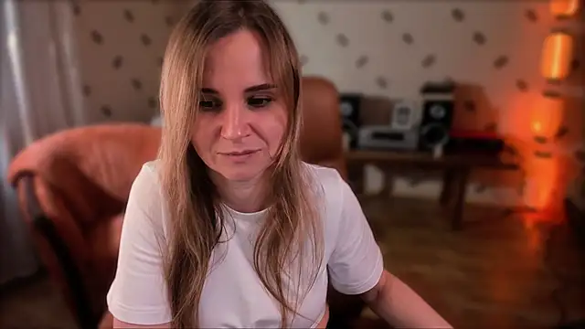 Snapshot of MiaSparkes chatting on April 2026 12:18:02 PM MiaSparkes online show from April 2026 12:18:02 PM