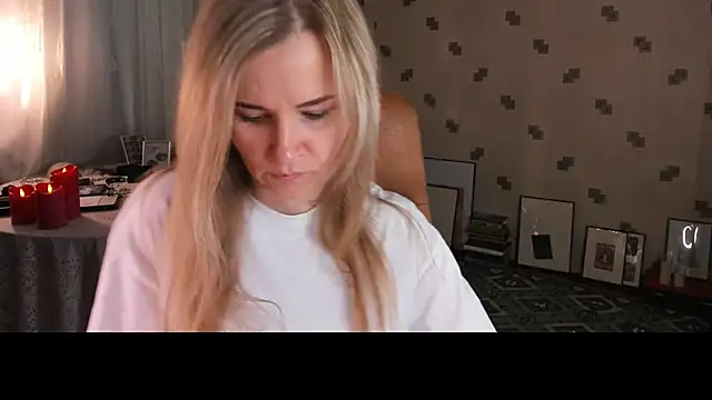 Snapshot of MiaSparkes chatting on June 2026 06:56:02 AM MiaSparkes online show from June 2026 06:56:02 AM