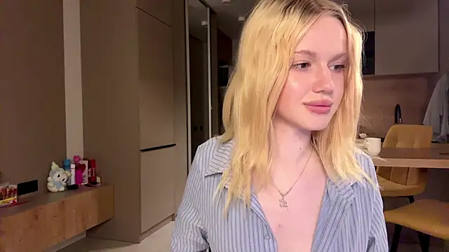 moonavelle online show from May 2026 01:56:01 AM